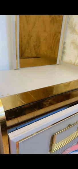 جربايه تركي قوي موهذا العادي وياها كومدياته ومرايته العموديه٢٢٥ بي   مجال  قليل البصره التنومه  حتى فيبرته وياها جبناها من نجار قويه ‭***********‬
مفتوحه وكامله مو مـᘓɹ̇ ذن غرف عاديه ماخذينه ب٣ ونص البصرة, العراق
