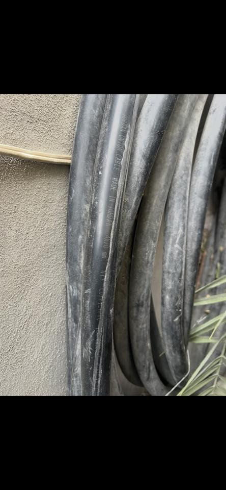 كيبل للبيع تقرييا  50 متر ابو ال70 في 4 
***********
