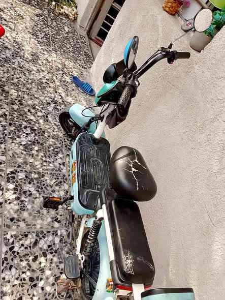 السلام عليكم دراجه شحن سرعته 60باتريات جديده كلشي شغاله ماعوزهة شيء مكاني الزعفرانيه السعر 250وبيهة مجال الرقم ***********
