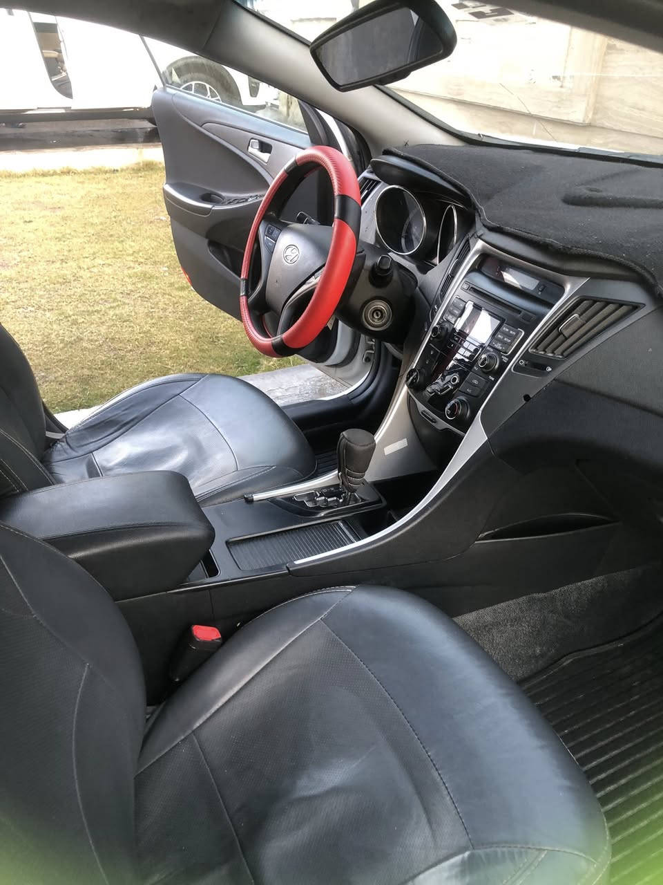 سلام عليكم
سوناتا مضلع موديل ٢٠١١ وارد كوري محرك ٢٠٠٠ دوش 

سيارة نظيفه جداً محرك وكير وتبريد كفاله 

عليها ادامه كامله 

منظومه تبريد كامله كمبريسر وفريز وراديتر وبخاخ 

منظومه ماء كامله 

صدر امامي خلفي جديد 

طخم تاير جديد 

باتري جديد 

سياره بيها طخه بصفحه العبري جزء من الباب الامامي والباب الخلفي وموضح بالصور 

السعر ١١٠ وبيها مجال للشراي 

المكان بغداد العامرية 

متواجد على الفيس بوك 

وتحياتي للجميع


**إذا كنت صاحب هذا الإعلان وتريد حذفه لأي سبب، رجاءا أرسل رسالة إلى الدعم الفني**