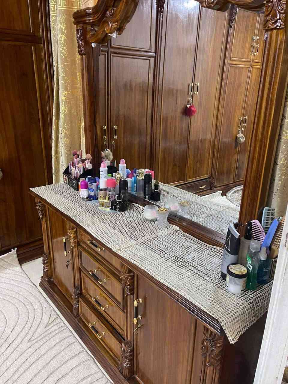 غرفه صاج عراقي أصلي ثقيلة جديده صارله شهرين من ماخذينه مليون و٤٠٠ هسه اريده مليون وبيه مجال بسيط مع فتح وشد ونقل داخل بغداد فقط ***********
