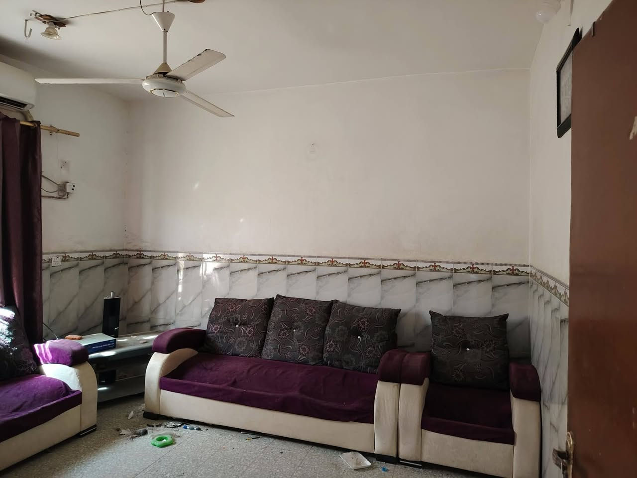 مشتمل طابقين للبيع طابو صرف مساحه 80م مربع على ساحة عنوانه حي العسكري شارع 80 ثاني فرع عن الشارع العام السعر 74وبي مجال للاستفسار الاتصال ***********
***********
