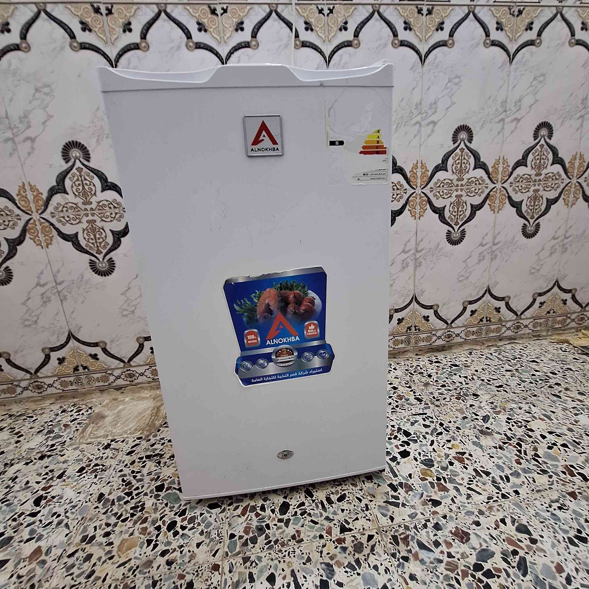 ثلاجه جديده مستعمله قليل للبيع سعر ١٠٠ وبيهه مجال بصيج 
***********
