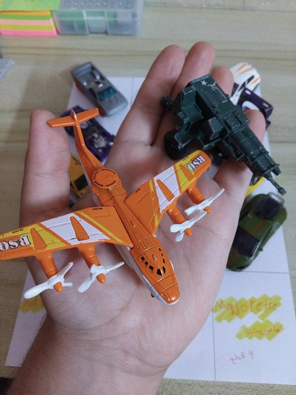 سيارات حديد هوت ويلز و ماجوريت اصليات سعر القطعه 1500 و سعرهن كلهن 18 الف وي التوصيل