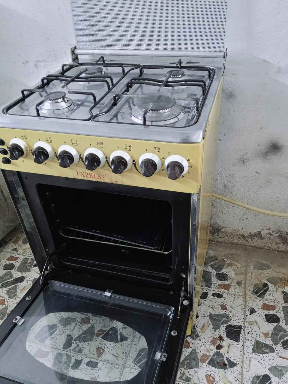 طباخ للبيع جديد استعمال قليل فرنه فوك وجوة شغال واظح بصور


**إذا كنت صاحب هذا الإعلان وتريد حذفه لأي سبب، رجاءا أرسل رسالة إلى الدعم الفني**