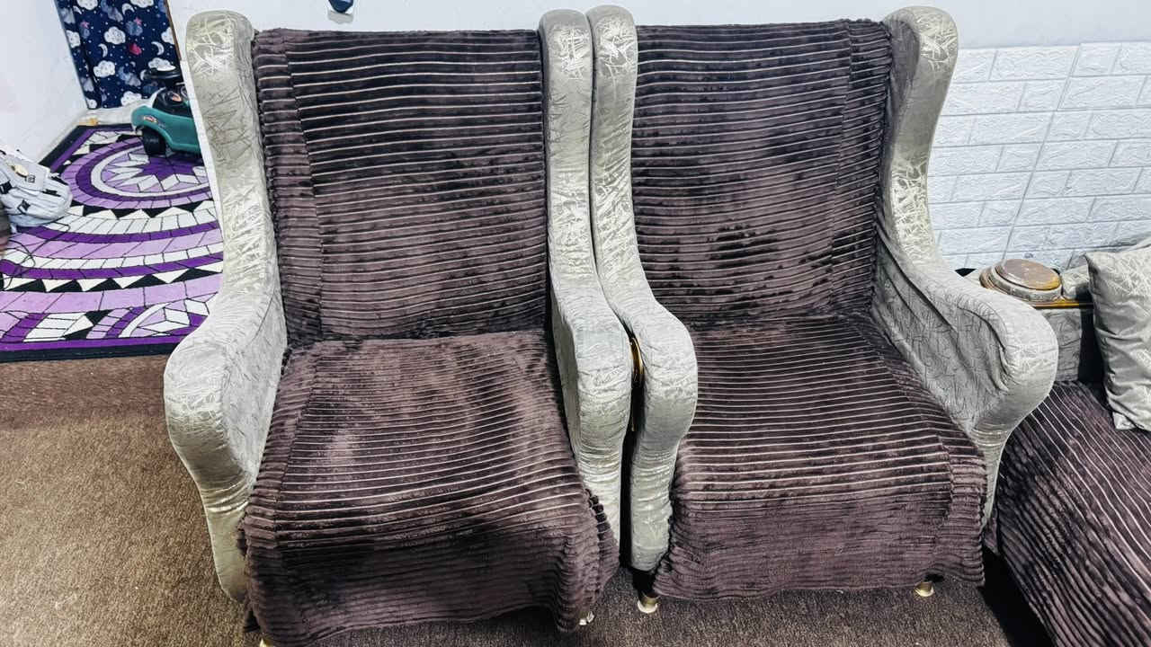 السلام عليكم
تخم قنفات 10 مقاعد للبيع نظيف جداً 
السعر 500 
للاستفسار ***********
