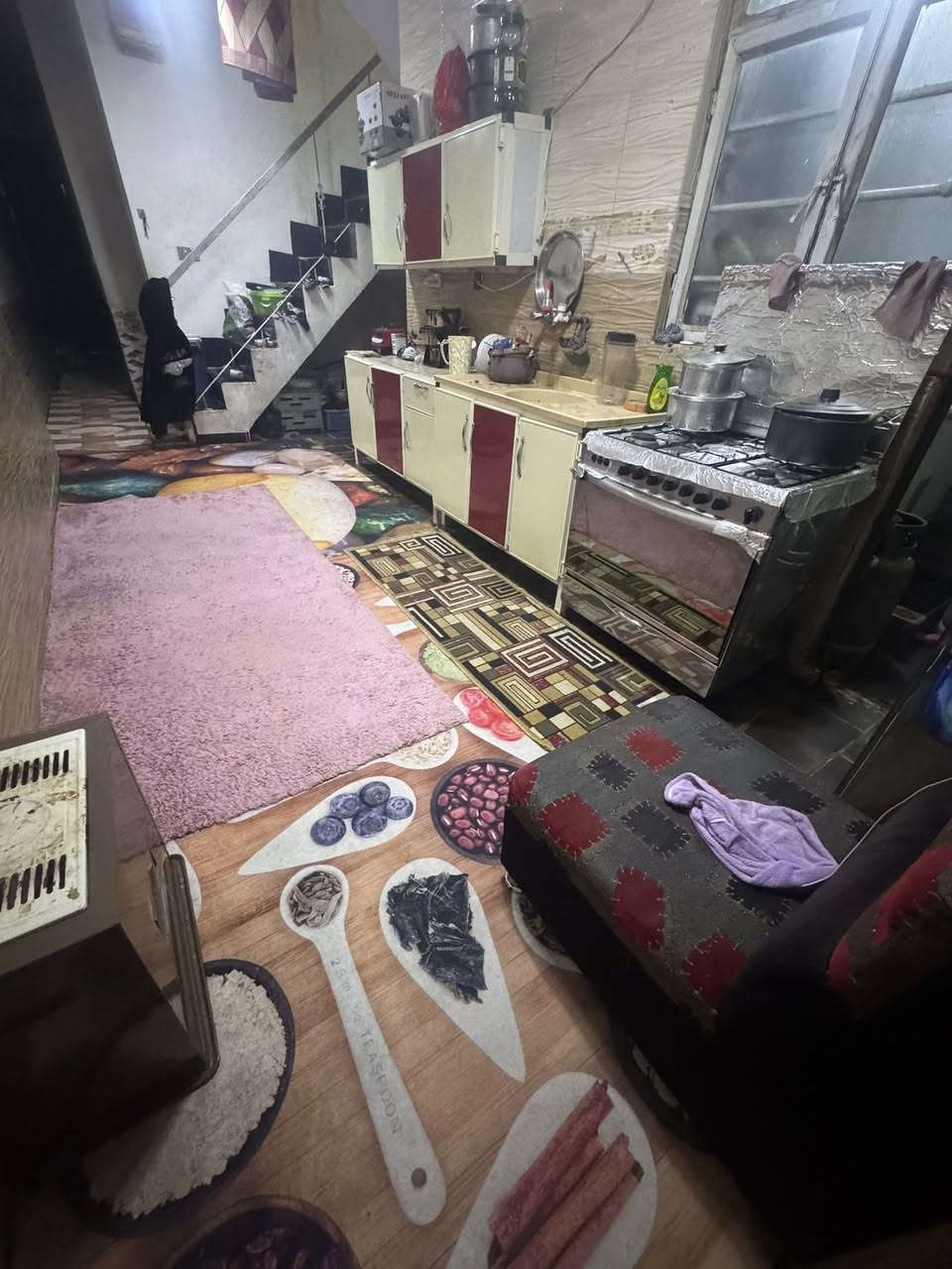 السلام عليكم 🧿📿
دار للبيع زراعي اقرار 117 مساحه 100 متر بناء طابوك 
تاريخ البناء 2021
يقع في الزعفرانيه دور الصحه الثانيه قريب على تبليط منطقه امانه بغداد النموذجيه البيت كامل كاشي وسيراميك 
يحتوي على استقبال كبير 
صاله + مطبخ معزول بدل المنور 
غرفنه نوم اخيره كبيره كذالك
وبيتونه كامله ايضاا 
ويحتوي على سطحين 
وطرمه خارجيه وصحيات خارجيه وداخليه 
البيت سعره جدا مناسب 
للاتصال ***********
