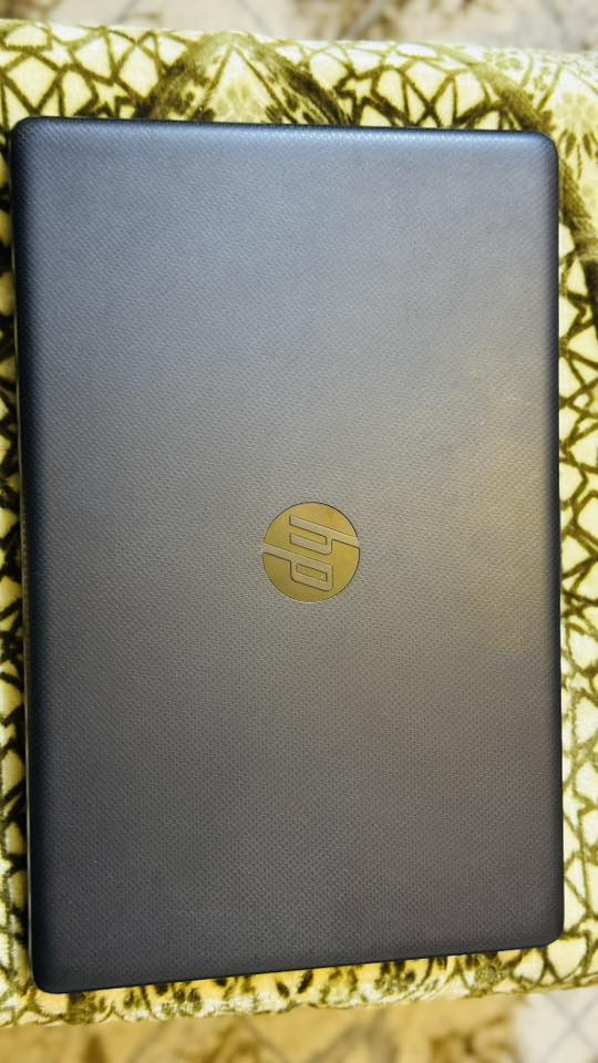 💻 لابتوب HP للبيع – بحالة ممتازة 🔥
📌 الموديل: HP Laptop 15-da1xxx  
📌 المعالج: Intel Core i7-8565U (الجيل الثامن)  
📌 الرام: 8GB بسرعة 2400MHz  
📌 التخزين: 1TB HDD  
📌 كرت الشاشة:  
- NVIDIA GeForce MX130 (2GB)  
- Intel UHD Graphics 620  

📌 الشاشة: 15.6 بوصة  
📌 النظام: Windows 64-bit  
📌 الحالة: نظيف جدًا ويعمل بكفاءة عالية 

✨ مناسب لـ:
✔ الدراسة والأعمال المكتبية  
✔ التصفح ومشاهدة الفيديو  
✔ التصميم الخفيف والبرمجة  
✔ تشغيل بعض الألعاب الخفيفة والمتوسطة  

💡 قابل للتطوير (إضافة SSD أو زيادة الرام لسرعة أعلى 🚀)

📍 الجهاز بحالة ممتازة النظافة 100‎%‎‎
💰 السعر: اتصال على الرقم او واتساب ***********
