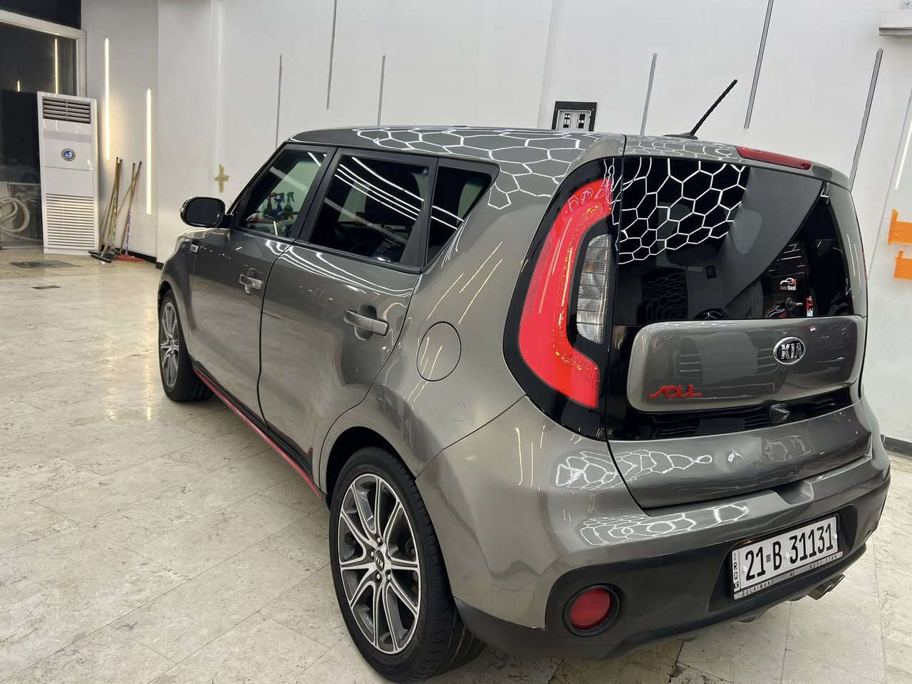 السلام عليكم

للبيع كيا صول  ٢٠١٨ وارد امريكي حادثه خلفي وبسيط 

السيارة بدون صبغ بدون تبديل عدت الدعاميه خلفيه فقط
                        
                           ( ملاحظه )

فوووووووول موصفات السياره مميزه جدا بالموصفات

رقم سليمانيه  الجديد 

مواصفات فوووووول عدا الفتحه

1600 تيربو ✈️

ماشيه ٤٦ الف

بصمة تشغيل وأبواب وجنطه

كراسي كهرباء السايق والراكب عدد 2

اضائه ترحيب

شاشه حجم كبير

كامره اصليه

نظام ترحيب

مري شفط + نيكل بلادي

اشاير بالمري

بكلايت لد بلادي

الايتات بلادي زنون ولد نهاري

كشافات لد

ستيرن حرف D + جلد وخياط 

كشنات جلد زائد تطريز بخيط احمر

سستم سماعات + انار بالسماعات متغيره مع الصوت 

 أناره داخليه متغيره

أناره اسفل السياره بلاديه

أناره اسفل الدشبول متغيره

ويل كب كروم 

كروزر سرعه

تبريد منفصل ابيانو 

تدفئ بالستيرن 

دوسات حمره

تدفئ في الكراسي الاماميه

تدفئ بالكراسي الخلفيه

تغير وضع القياده

بوصله بالمرايه الوسطيه

بغداد الكرخ حي الاعلام

السعر ١١٢ ورقه وبيها مجال بسيط 
رقم الهاتف ***********
