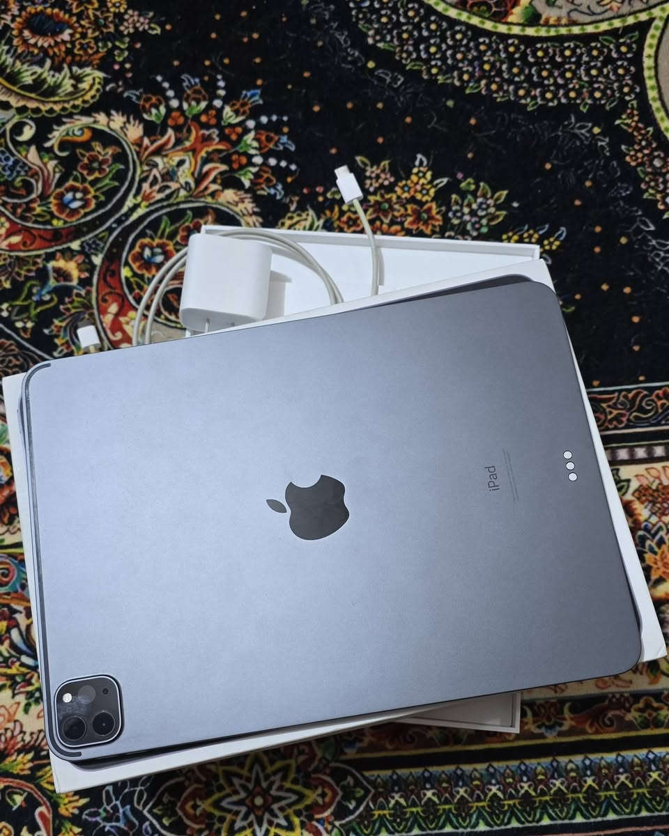 السلام عليكم
ايباد برو M1 الجيل الثالث للبيع 
الايباد مكفول من كلشي من تصليح من خدش من كسر 

ملحقات كاملة كارتونة شاحنة كيبل شحن. كلهن اصليات و نظيفات يعني ما مستخدمات 

الذاكرة 128Gb الجهاز ما بي أي مشكلة 
السعر 600 
مكاني بغداد سبع البور 
 ((توصيل ما عندي)) 
للتواصل رسائل واتساب على هذا الرقم 
***********
