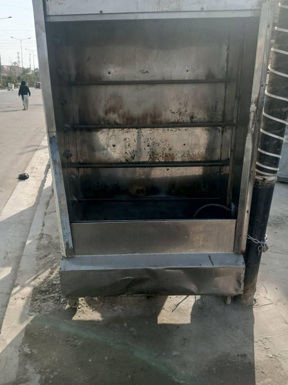 شوايه دجاج البيع 8شياش كامله هيا ماطوره وغراضه سعر 375 بيه مجال رقم تواصل ***********
