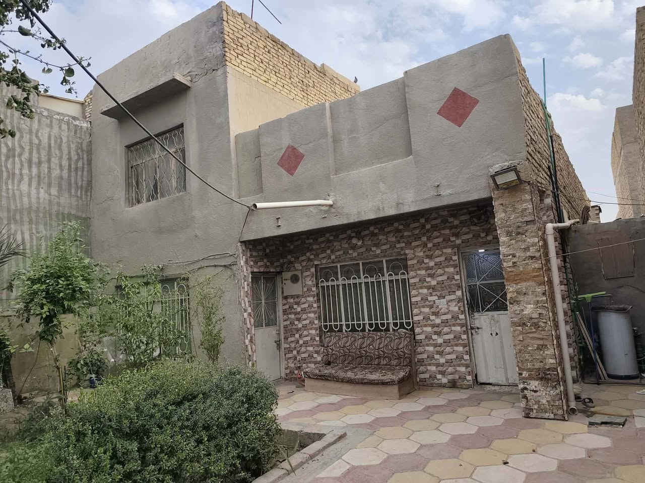 مكلف بلنشر بيت طابو صرف للبيع مساحته ٢٦٣م صاله ٣غرف نوم كلدور ومطبخ وصحيات مكانه شارع اثمانين قرب مدرسة عمر بن عبدالعزيز للاستفسار الاتصال بالرقم ***********
