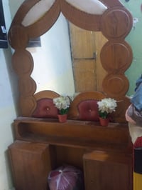 ميز تواليت • للبيع