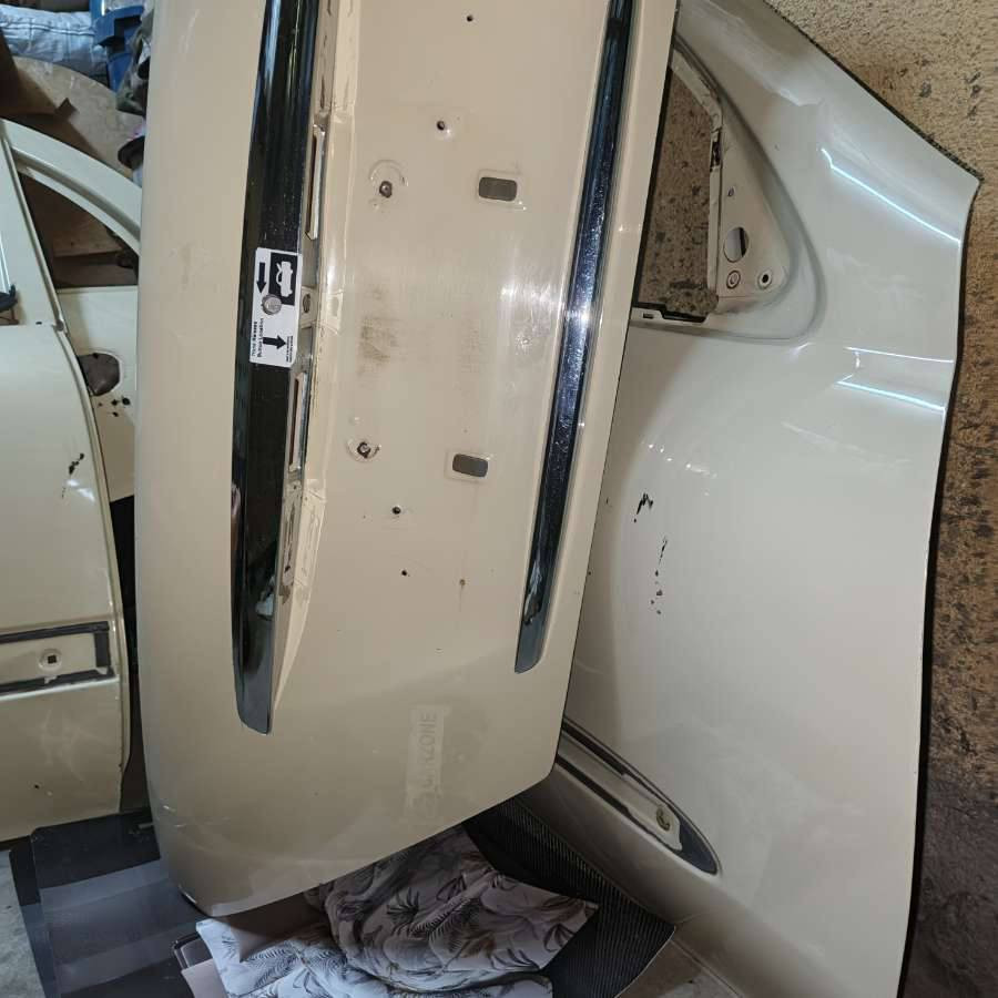 هەر چواردەرگاو سوندوقی دواوەی بیلاد تەکسی 2009 شتێکی زۆر پاکن شوختوشتیان نیە ئەوەشی لەڕەسمەکانا دیارە پیسیە گەر مشتەری تێلکە ***********
