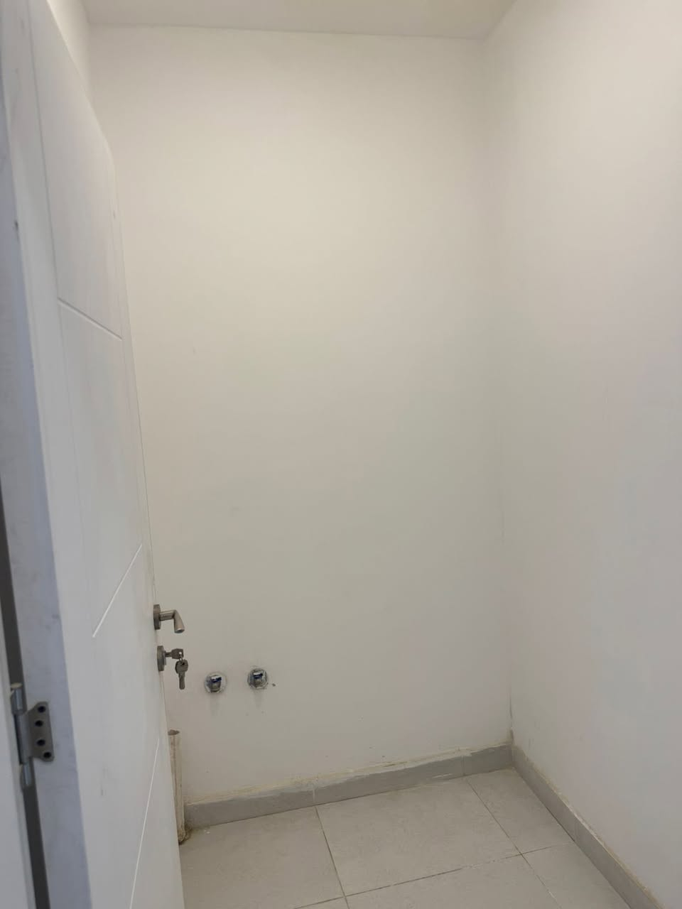 شقه دار السلام السكني شارع مطار المثنى
المساحه 133 ونص

D5 الطابق السادس واجه مول

غرفتين +صاله+ لوندري+ حمام 2+2 بلكونه

السعر 120 مليون
للاتصال او الاستفسار
***********
