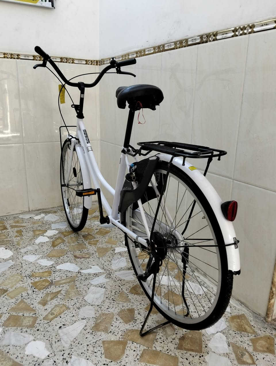 السلام عليكم 
بايسكل بناتي درجه اولئ 🤍
ياباني اصلي النضافه فول
الوان مختلفه مميزه
ماركه AT
سعر القطعه 130 الف  وبي مجال 
ربع متصرف عليه فول 
بايسكل موديل 2025 🚲🤍
نضافه كما واضحه بل صور
عنوان بغداد منطقة الحبيبيه 
هاتف ***********
الاستفسار واتساب
