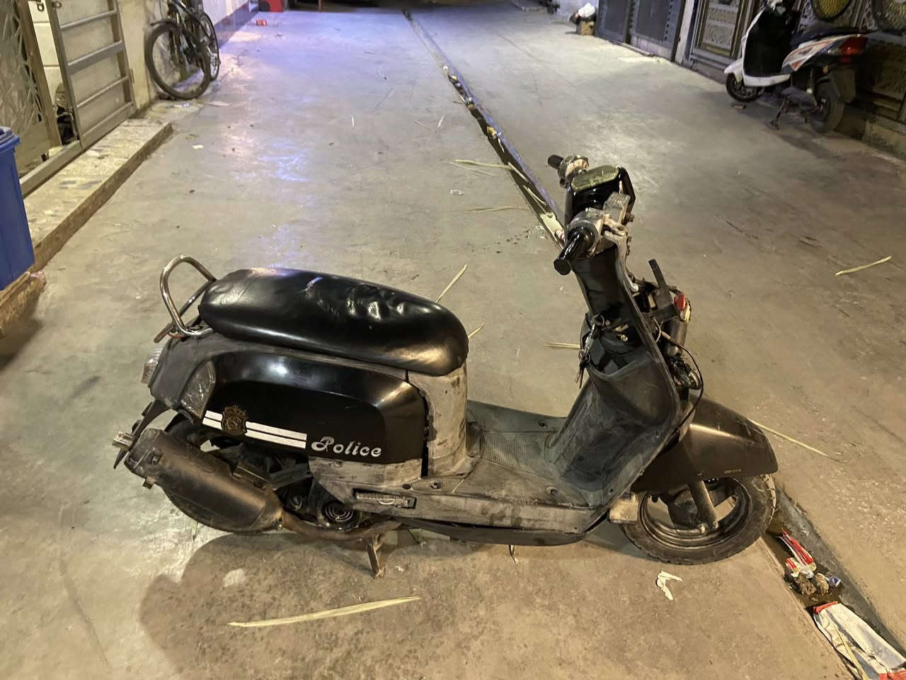 بوليس كابريتر شغالة نكرة سلف مو هندر مكينة ناعمة كلش شوتة موجودة مالتهة وقبق هندر هم دراجة يرادلهة ترتيب فقط لانضوح لاتنقيص لا تبخير مكاني تقاطع صليخ سعرهة٣٥٠وبيهة مجال ***********
