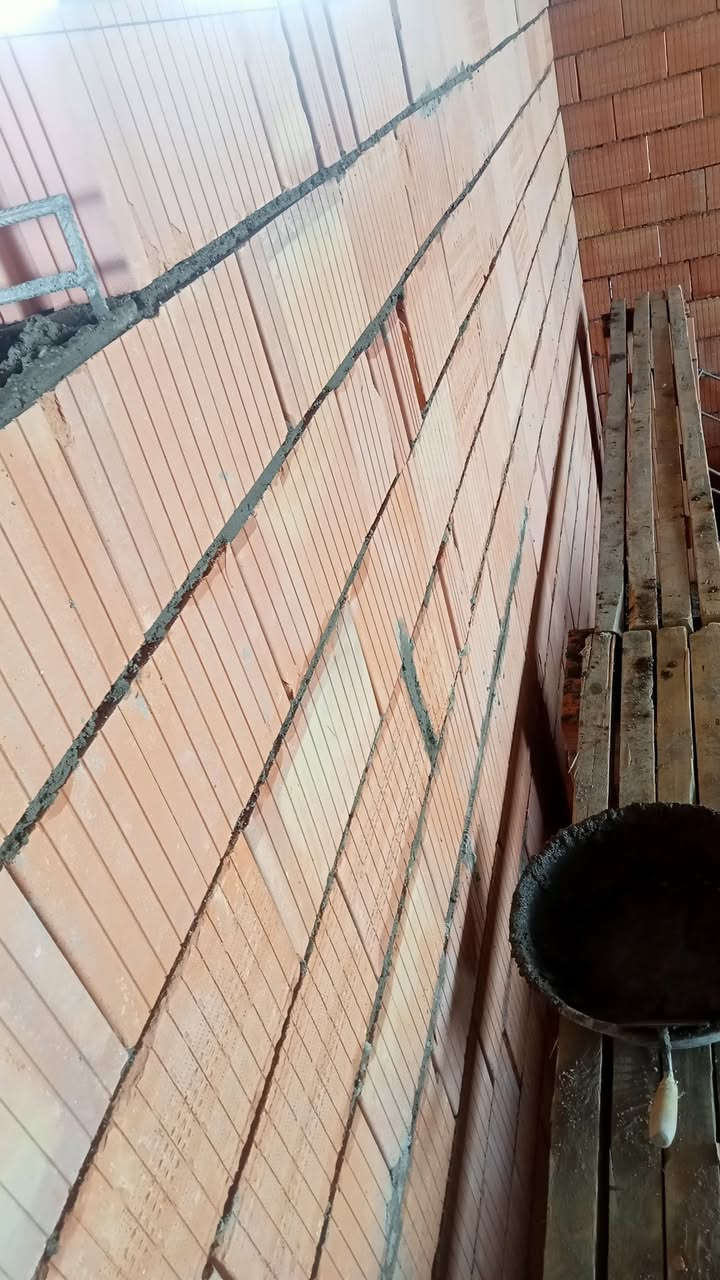 كادر بناء مصري شغل درجة اولى استلام مهندس مقيم في بغداد الجديده اسعار مناسبه التزم بالمواعيد هذا الرقم به وتساب ***********
