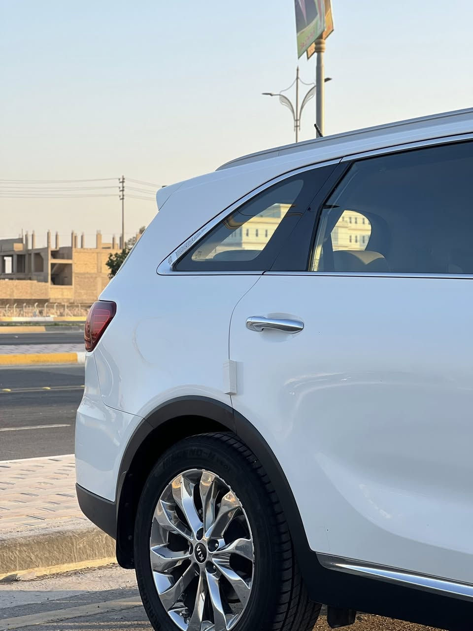 سورنتو 2018 شكل ال 20
مكفوله ما عدى كرت بحافه الباب موضح بصور
كير 8نمر سياره نضيفه كلش مواصفات معروفه V6 سته سلندر محرك 3500 سبعه راكب 
3قطع تبريد ترحيب مري شفط بصمتين وياها
بسمي السياره 

 اتصل :***********
