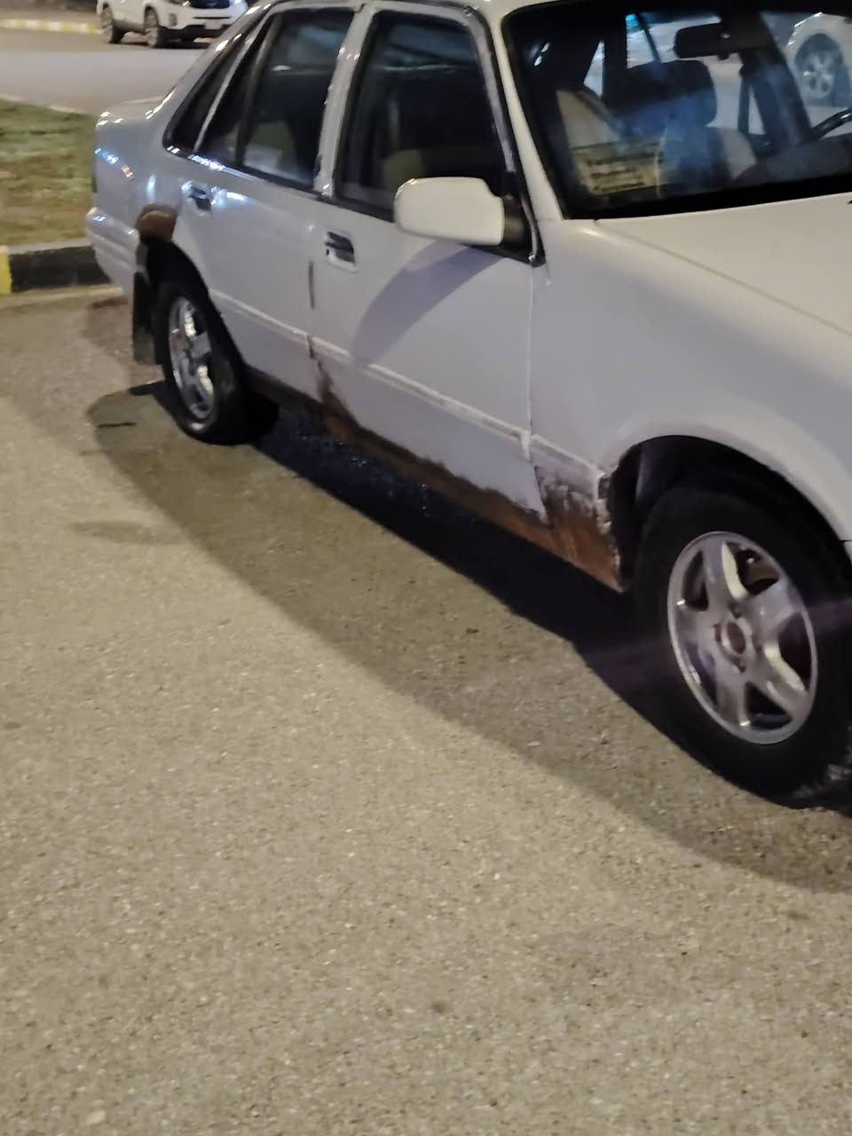 سلام عليكم سيارة برنس للبيع فراشة موديل 1996 سيارة بلادية ما مصبوغة كير اوتوماتيك محرك مفتوح المرغوب رقم ديالى معمرة دوس و ولهلالات و شواصي تعمير درجة أولى صدر خلفي بجيس تايرات زينة  كهربائيات عالي ناصي ماصدات و سكنات جدد سعر ٢٥ وبيها مجال بسيط مكاني ديالى بلدروز رقمي *********** متواجد واتساب
