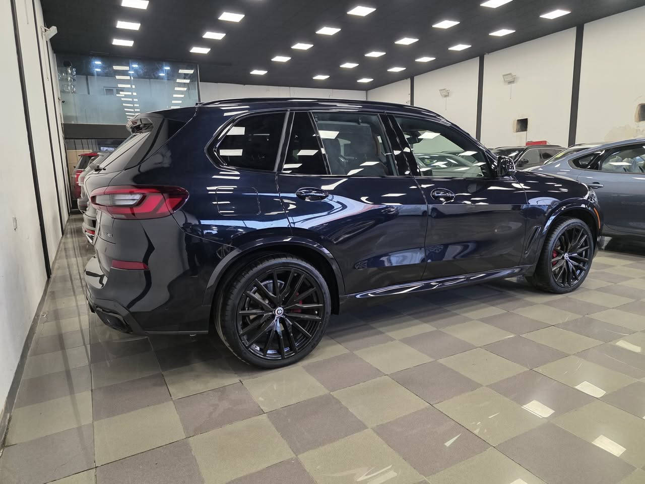 السلام عليكم  للبيع بي ام دبليو x5 2022 M40i
M بكج سبورت اصلي كامل مواصفات داتاشو بانوراما كراسي مساج داخل مشمشي ويل توسايز اصلي 22 وكل مواصفات الm 

ماشية ٣٤٠٠٠ ميل بدون ايرباك ستيرن و لا دشبول 
ضرر باب خلفي و بردة خلفي 
مكان السيارة اربيل 
السعر 425 
رقم اربيل جديد تحويل نفس اليوم
***********
واتساب وكورك متوفر وتحياتي للجميع
