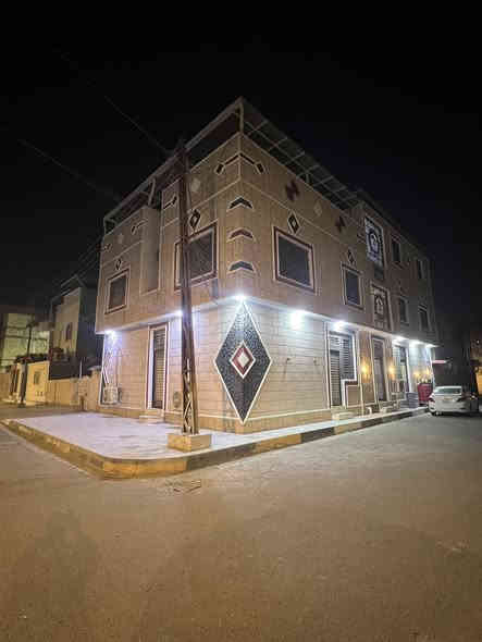 سلام عليكم 
بناية للبيع في نواب الضباط ركن عله شارعين يم مركز الكوثر مساحة بناية ٢٠٠ متر تحتوي بناية عله شقق كل شقه مساحته ١٠٠ متر تحتوي شقق من غرفتين وصاله ومطبخ وصحيات وطابق الثالث شقه معزوله كذالك غرفتين وصاله ومطبخ وصحيات عرض شارع ٨ وشارع ثاني ١٥ بناء جديد 
شركة عقارات تراب البصرة *********** 
سعر للبيع 800 موقع شركة دور الضباط خلف المنضومة القديمة
