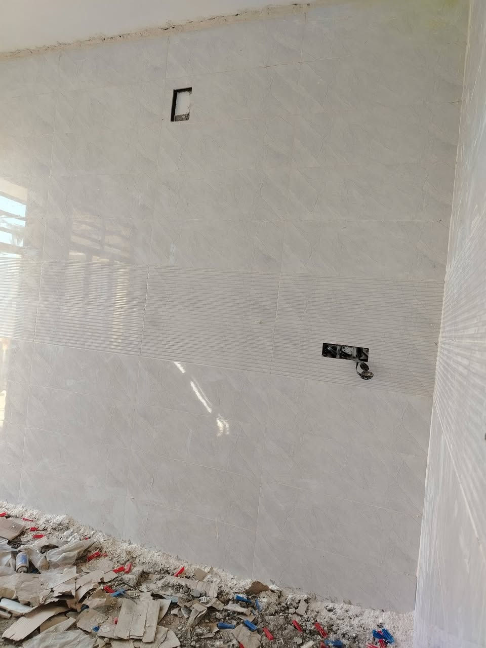 خلفه سيراميك جداري أو ارضى متفرغ حالين شغل عل ليزر درجه اول ***********
