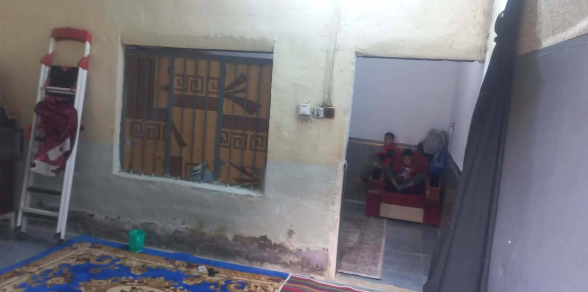 سلام عليكم بيت خمسين٥٠ مترطابقين غرفه وهول مطبخ حمام مشترك طابق الاثاني غرفه وهل وحمام  البيع مكان البيت بغداد سبع قصورعلى مشروع ثامن فرع عالي على شارع  سند ٢٥تفاصيل البيت و السعرخاصررقم التليفون ***********
