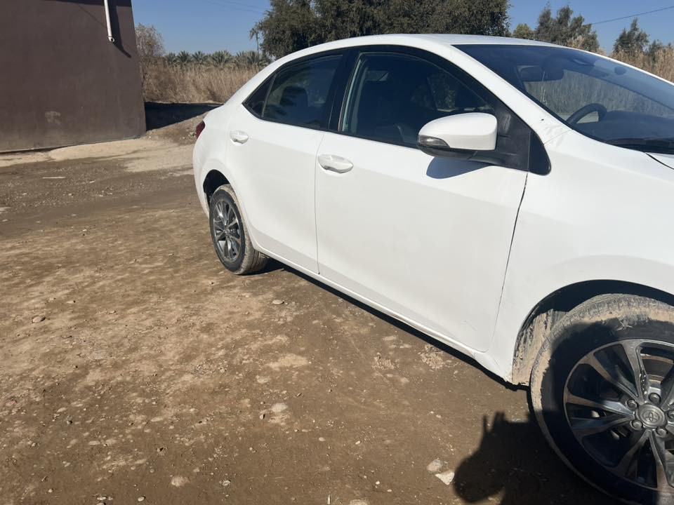 كورلا 17 SE بيها قطعتين بدون ايرباك بدون دواخل و هاي الي ماشره كدامك ع كدهن ماشيه 109 حجر رادار سنويه كله جديد ب 135 و بيها مجال ***********
