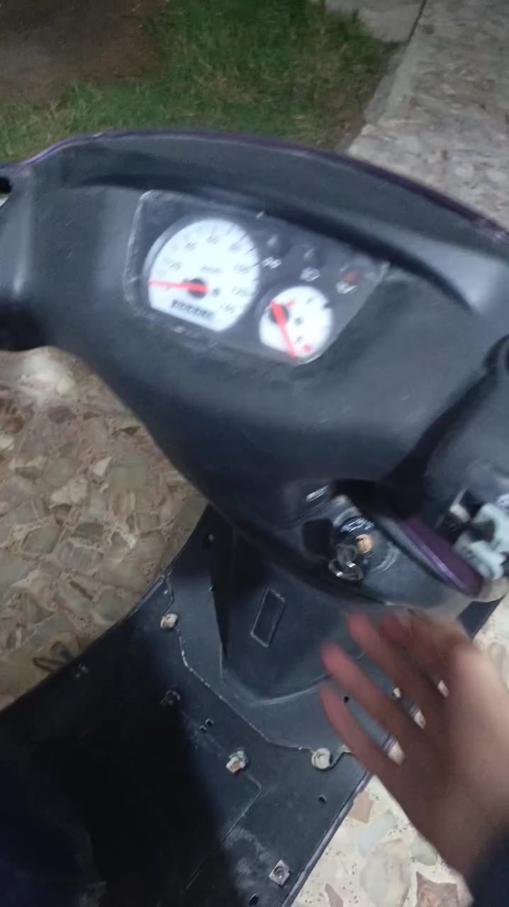 دراجة فراشه 
شترته وما اطلع بيه قليل طالب سادس دراجه بعده جديده
 
هاي لكدام مجيسه لان هاي نايلونه لكدام مهي علمود طين لان احنه بلصالحيه وشارعنه يبلطونه وكله طين 
شط لعرب صالحيه 
*********** 
450 وبيه مجال كلشي وياها كامله
