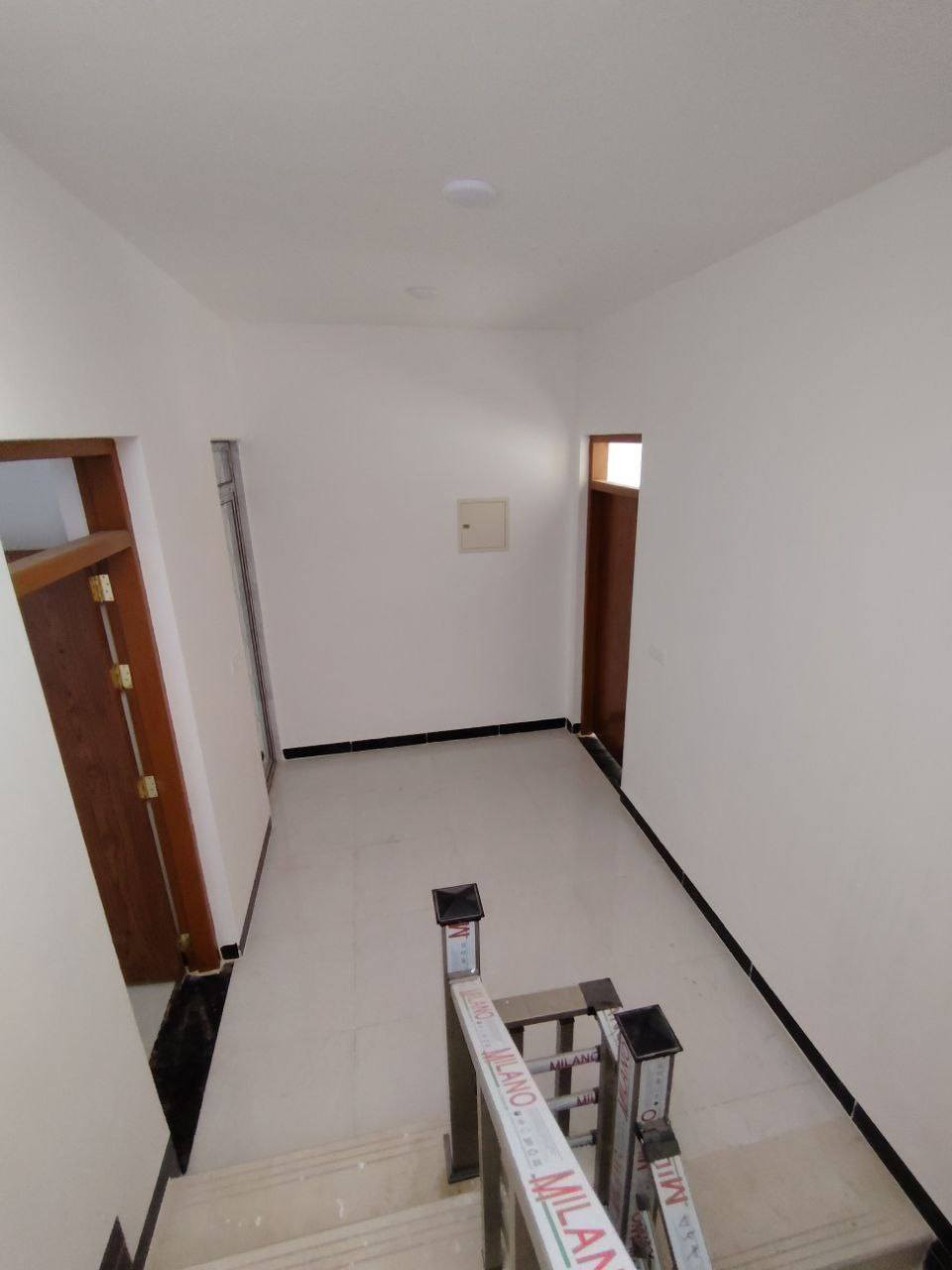 بيت للايجار في سبع أبكار – سوق السمكة - قرب متنزه الهبي دي
البيت زيرو جديد يحتوي على :

* غرفة استقبال
*غرف نوم عدد ٣ 
* مطبخ
* حمام عدد ٢ + ( WC شرقي + غربي) 
* بلكونة + سطحين + مخزن
* البيت جاهز من سخان + ماطور + تانكي ٢٠٠٠ لتر + واير مولد.. الخ

📞 للاستفسار  على الخاص أو الاتصال على الرقم ***********
