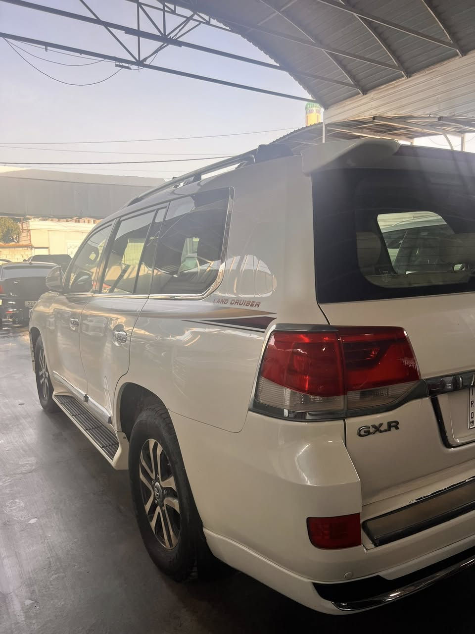 السلام عليكم لاند 2011 محدثه  مصبوغه عام لا جفيه ولا كلبه ولا هم يحزنون رقم بغداد الجديد جاهزه  بيها  كم نقص بسيط مكاني بغداد السيدية  سعرها 275$ 
***********
