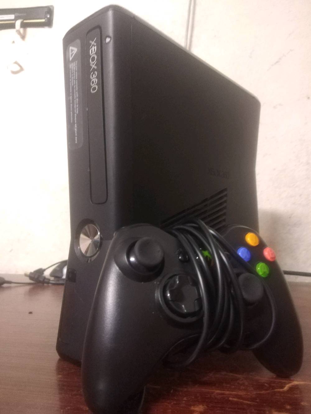 XBOX 360
جهاز نضيف 90%

محتويات

محول الاصلي 

كيبل HDMI اصلي

جويستك اصلي

يوجد توصيل لجميع العراق

كل هاذا ب 85 الف