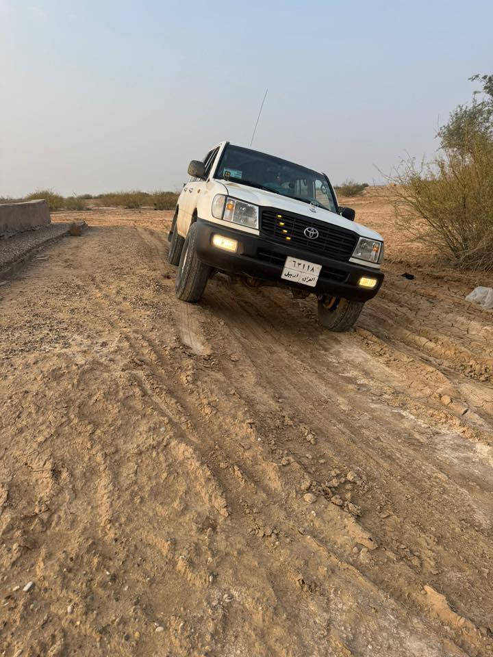 سلام عليكم لاندكروز موديل ٢٠٠٠ قطريه اصل سلك عليها حداديه جديده كامله من كلشي بدون نقص كفاله اصوليات بيها تبديل فقط بابين سعر ١٤٥ وبيها مجال قليل ***********
