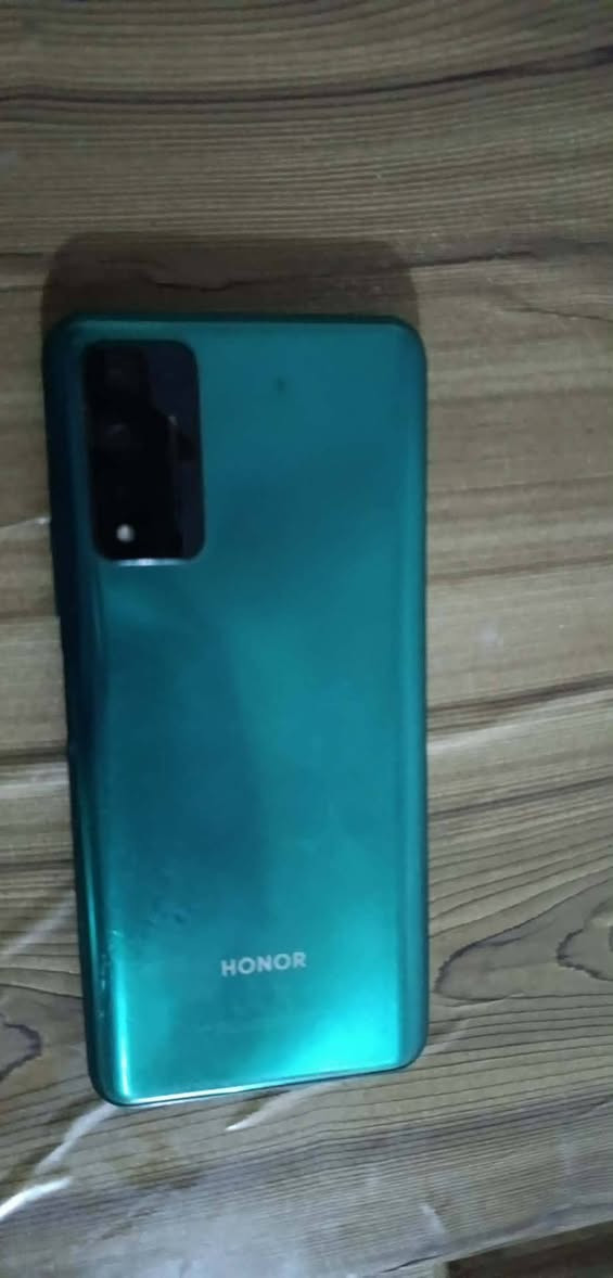 السلام عليكم
جهاز هونر 10xLit للبيع جهاز مامفتوح نظيف بس طگه لبشاشه ذاكره 128سعره 75وبي مجال مكاني حي العسكري رقمي واتساب ***********
