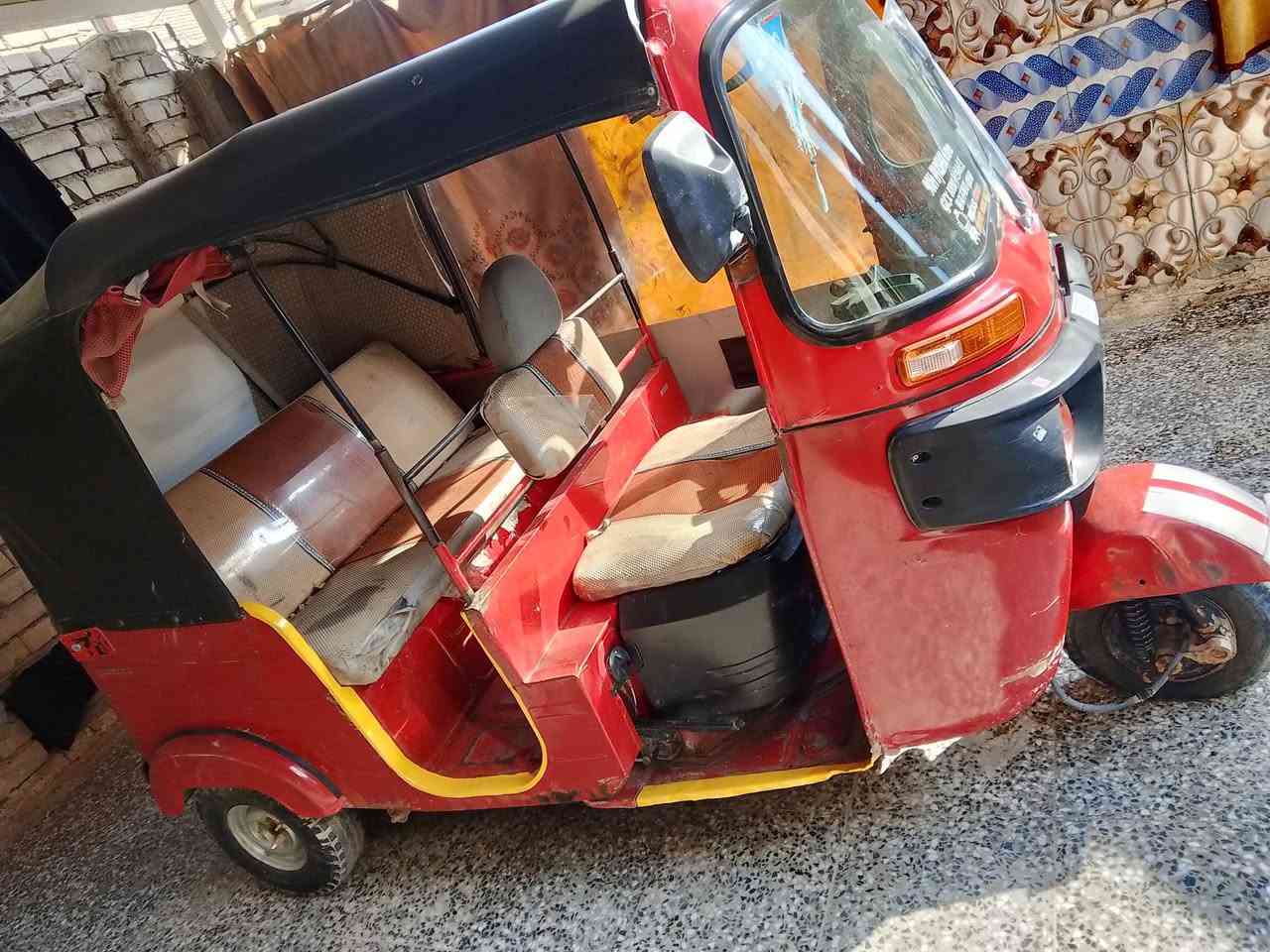 سلام عليكم تكتك للبيع موديل 19شهر 3 اوراق بيهه نقص بس الوصل اتكفلك الترقيم  التكتك خير من اللة كشر نضيف للمحرك لا تنقيص ولا تبخير المكان الكمالية السعر 3700وبيهة مجال رقم***********
