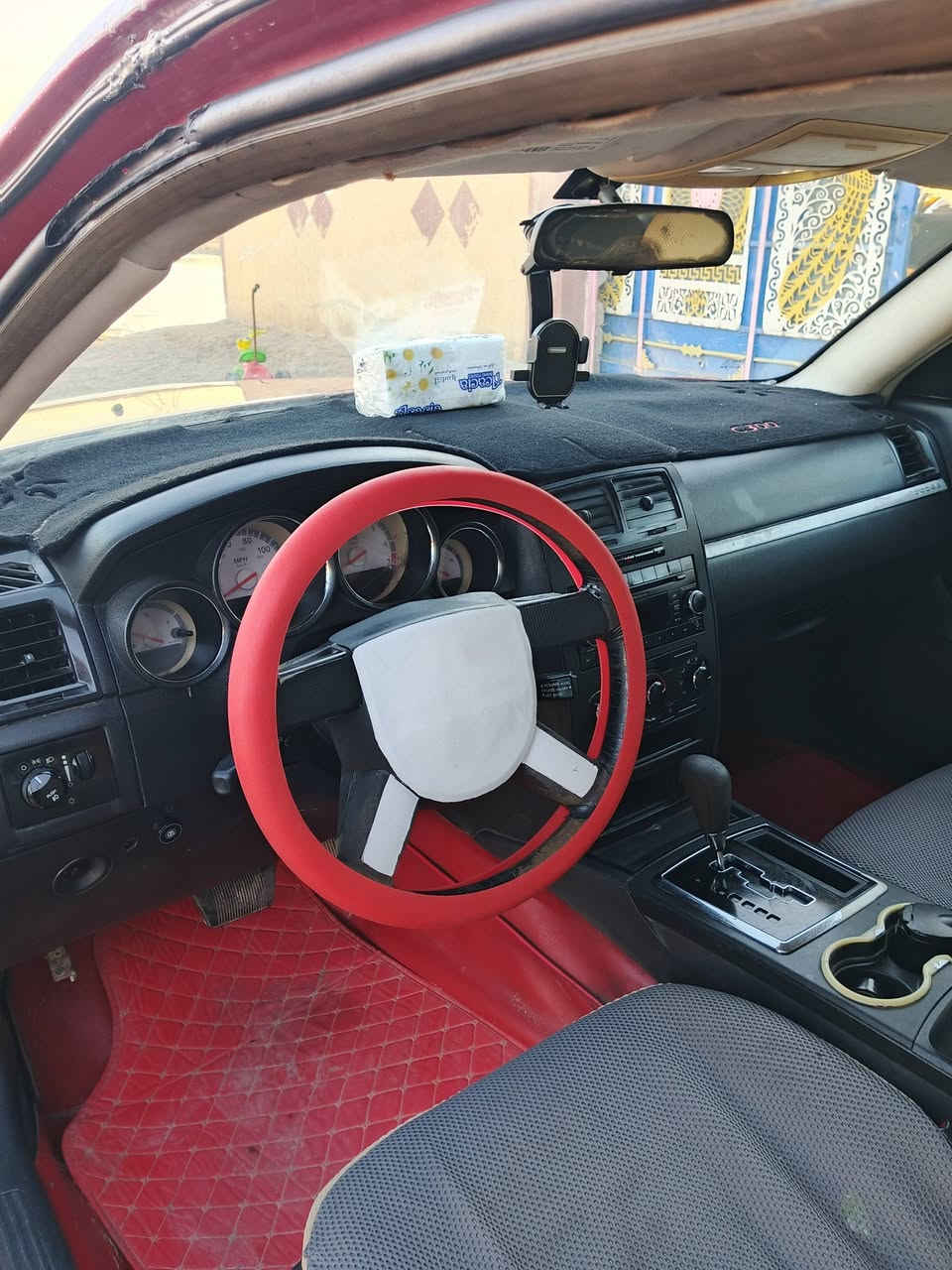 سلام وعليكم سياره تشارجر 10 طك سويج وطلع اربيل رقم بصره راعيها موجود تحويل ثاني يوم   سياره جاهزه من كل شيء كير مكينه حداده تبريد تدفئه بس القشر غير مقفول شوف العين المكان البصره القرنه السعر 85 وبيها مجال شيء قليل للعلم السياره بيها ضربه فخذه صفحه السائق الشراي يتفضل على الرقم رقم الهاتف واتساب فقط *********** وهذا بي اتصال على الخط ***********
