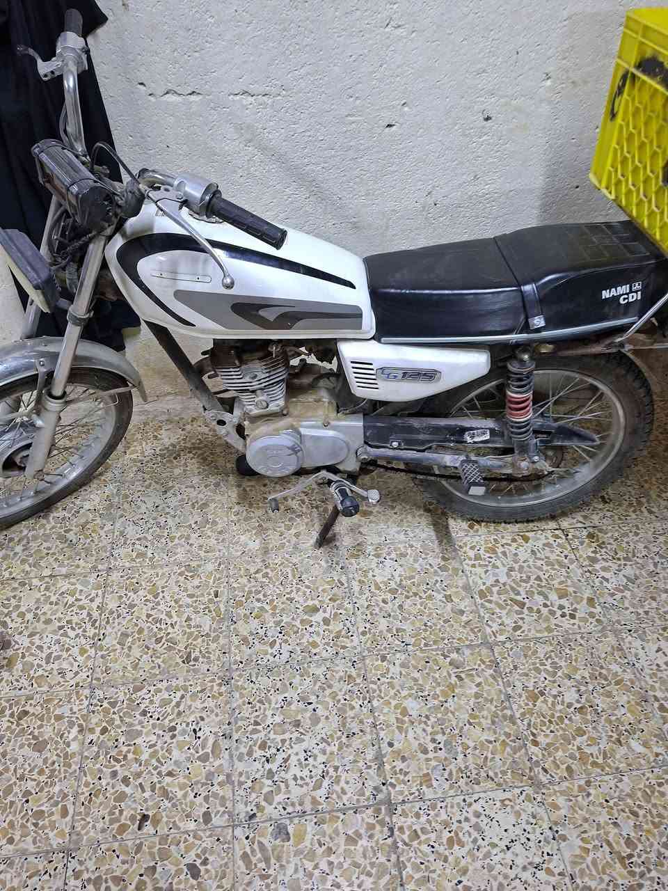 دراجه حلوة ابيع بس تنغسل وهاي هي ادوات لاتسالني اوراق سنويه ماكو سعر ٤٠٠الف ت ***********
