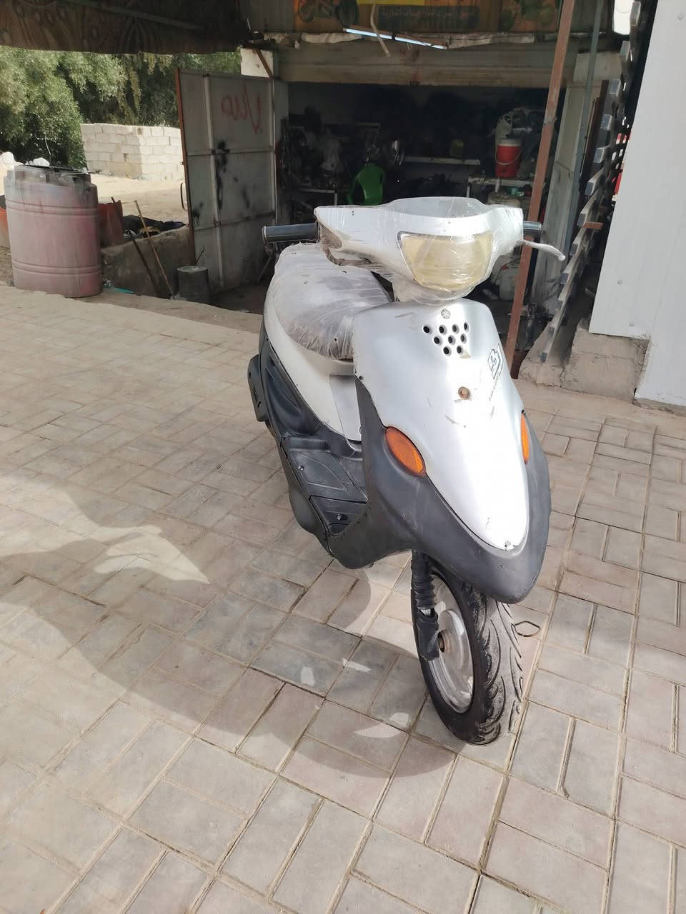 دراجه بيجي للبيع السعر ٢٠٠ وبيهه مجال الشراي يتصل عل الرقم *********** مكانهه السماوه
