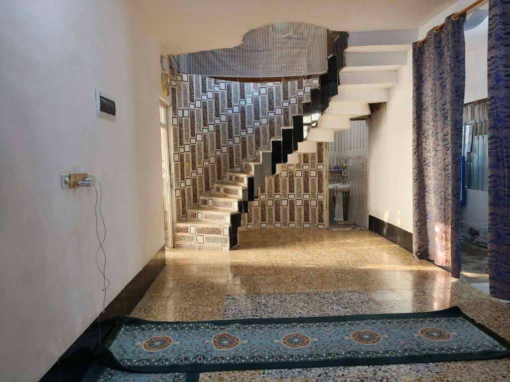 بيت للبيع عبور الثانيه مساحه 170واجه 10 كرت بلديه قرب بيت الشيخ السعر 38وبي مجال التواصل ***********
