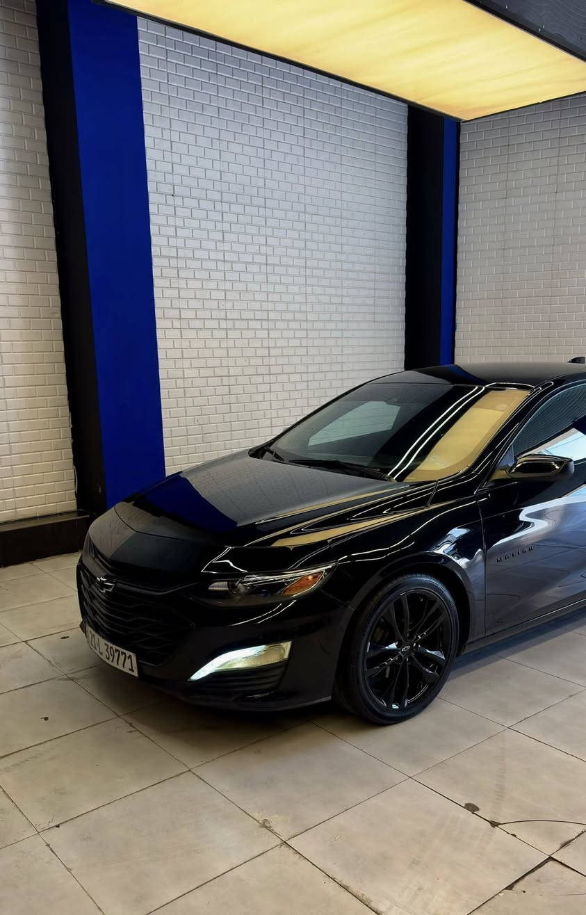 السلام عليكم 
الحلوه للبيع. 
ماليبو 2023 بلاك اديشن اصل 
محرك 1.5 توربو 4 سلندر 
رقم سليمانيه شرط التحويل 
سياره كلها بلاك بلادي ونصبتها كلش حلوه 
الضرر فقط دعاميه اماميه 
وبدون دواخل. راديتر بلادي 
وما متضرر اي شي بالبجم 
ايرباك ستيرن فقط 
وامبدل سستم ودركه كامله 
الصبغ فقط دعاميه اماميه والسونار موجود 
وصور الضرر موجوده 
و بيها بارد PDR حافه الجاملغ الخلفي وطالع بلسونار 
ماشيه 37 ميل 
مواصفات ال LT
رادار حفظ مسار 
توقف ذاتي 
مقاعد تدفئه 
تبريد قطعتين 
وهي معروفه مواصفات ال lt 
لايت لد ابيض ناصي عالي بلادي 
دسكات اماميه خلفيه جديده 
عليها نانو سيراميك 
السياره جاهزه وما بيها اي نقص 
ولا كلوب بلدشبول مشتغل بيها 
وبلواقع احلى السياره نصبتها مال بريمير 

🛑🛑 السعر 143 وبيها مجال بسيط 
الرقم ***********
