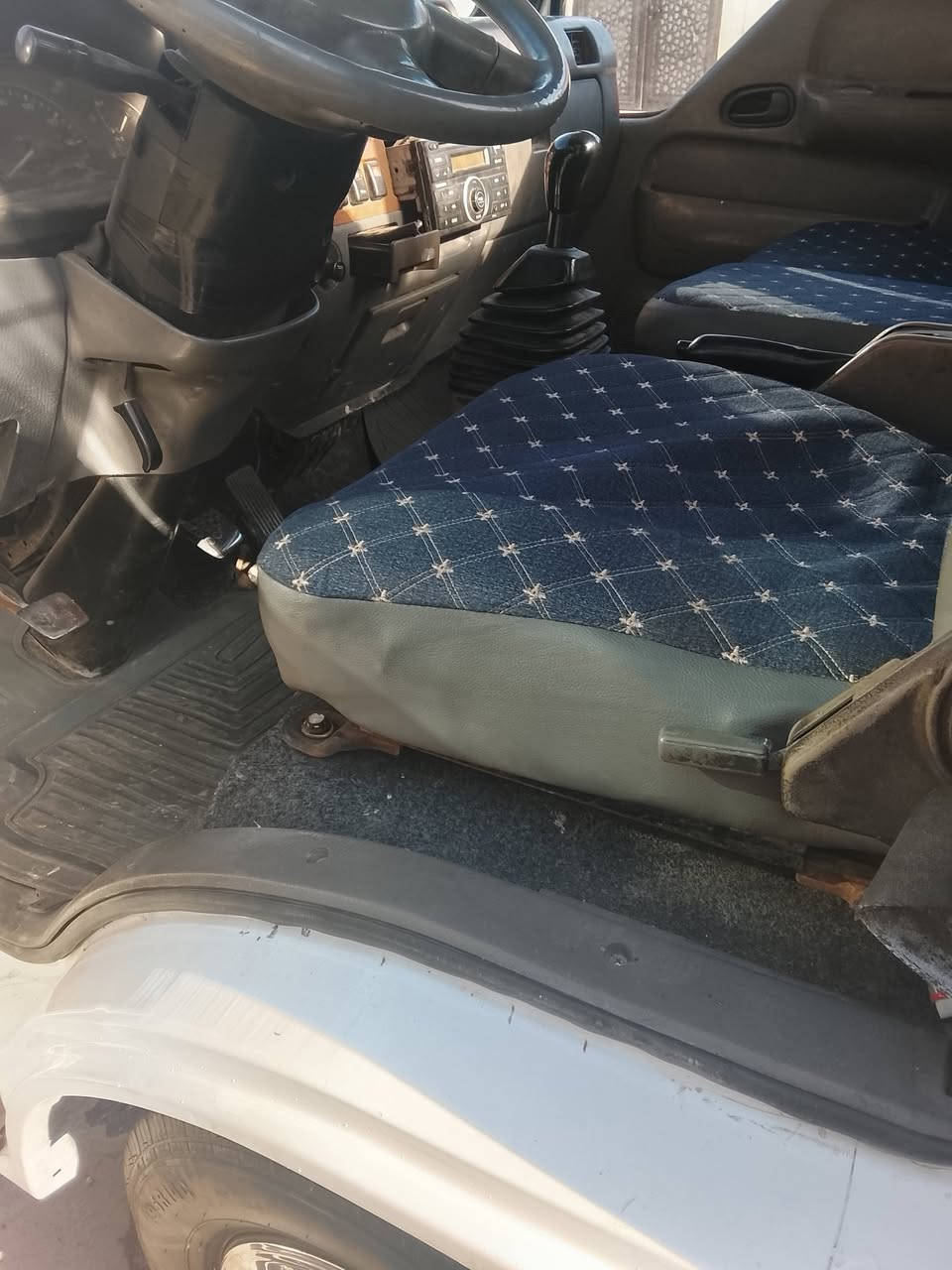 السلام عليكم كيا حمل للبيع موديل 99 الرقم ديالى انجليزي باسمنا.     مصبوغه حزام لجماليه.               شرط عقد مروري.   مكان السياره بغداد.        سعر.      55.    بيها مجال حك جيه.               تك قماره 8جنكال قماره قلاب           ***********
