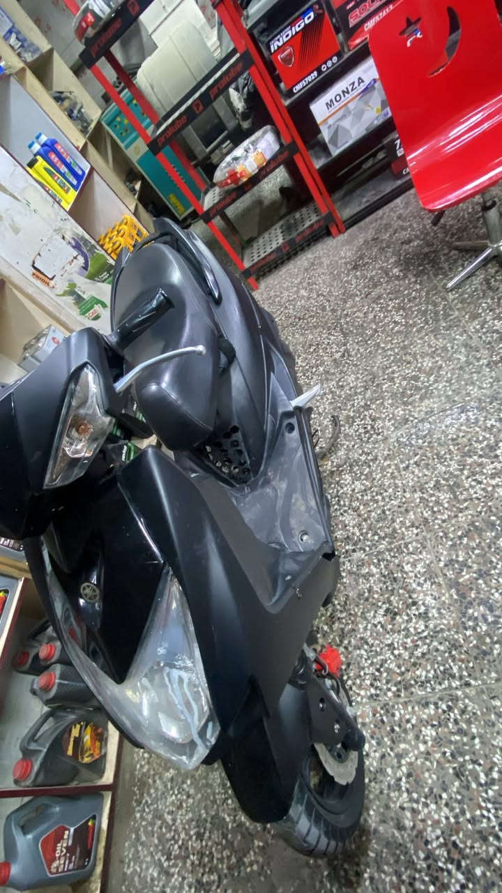 سلام عليكم شمعه يابانيه دراجه ناعمه وحلوه بيه ملاحضات مثل كفره يرادله تريب دراجه بيه كور رياضي سمارت وبيه كلجات بس مكينته وكهربايت كلش نضاف  كامله من كلشي اي نقص مابيه 
مكاني بغداد لحريه ***********
سعر1100وبيه مجال
