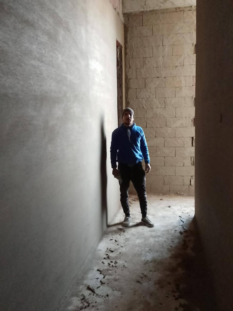 السلام عليكم اهل بغداد الكرام 
موجود كادر لبخ مصري 
وكادر خلفه  سيراميك ومرمر وكاشي وبورسلين شغل ميزان ...
رقم الموبايل ***********
