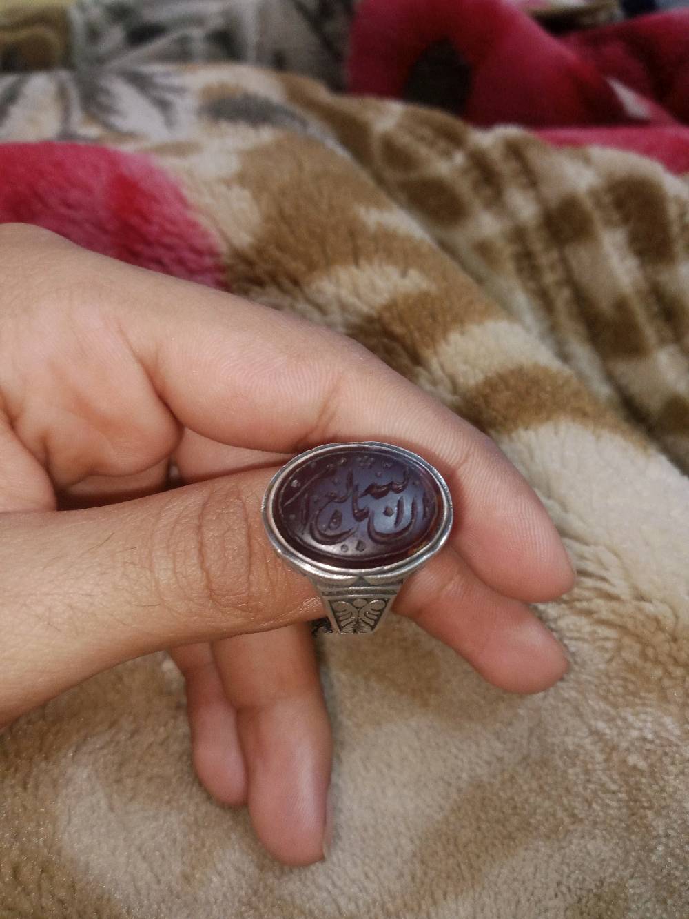 محبس عقيق كرزي  متكوب (ان الله بالغ امره)صيغه رويال 
محبس يملني بيه حرز علي القاضي 
محبس عقيق يماني ناعم صيغه حلوه