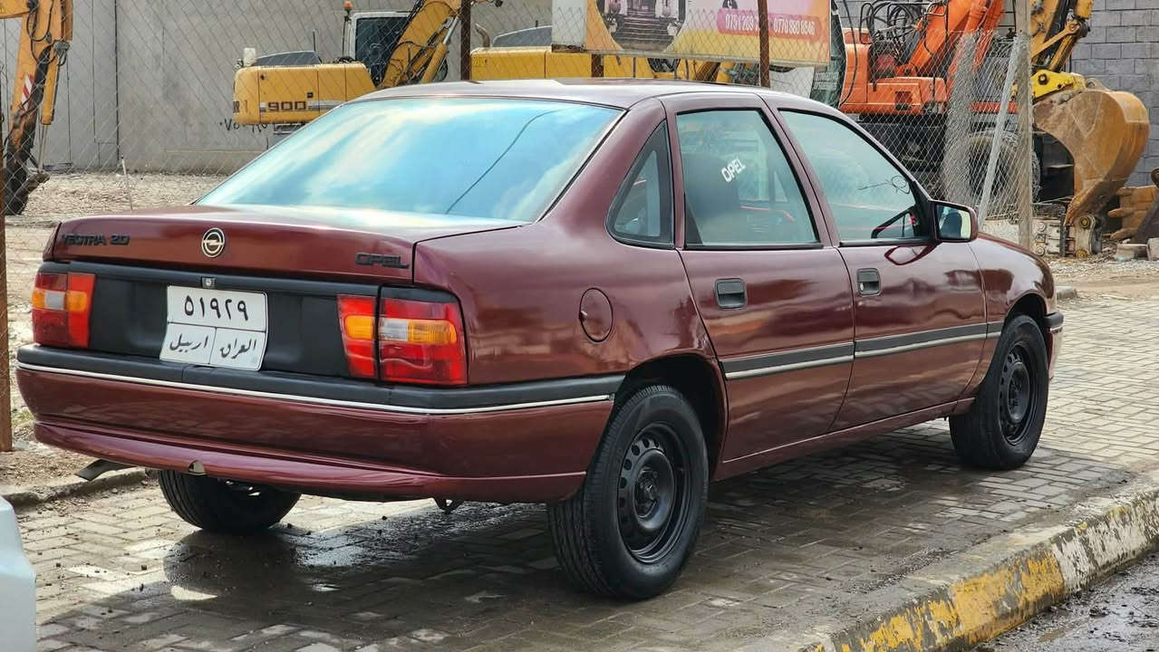 مۆدیل 1992  مەکینەی 20  ڕەنگی ماڕۆنی
0770‌2819691
ڕەقەم هەولیر تەحویل بەشەرت سەنەویی بەسەر چوە
کۆبۆن بەنزینی هەیە
سوبغ کراوەتەوە بۆ جوانی ، لیدراویی نییە ،
گیڕ و مەکینەو کلاج وئەلیفرۆ و هەمووی بەشەرت
نرخی بە 39گەڵایە مەجالیکی کەم لە کەرکوکم 
***********
