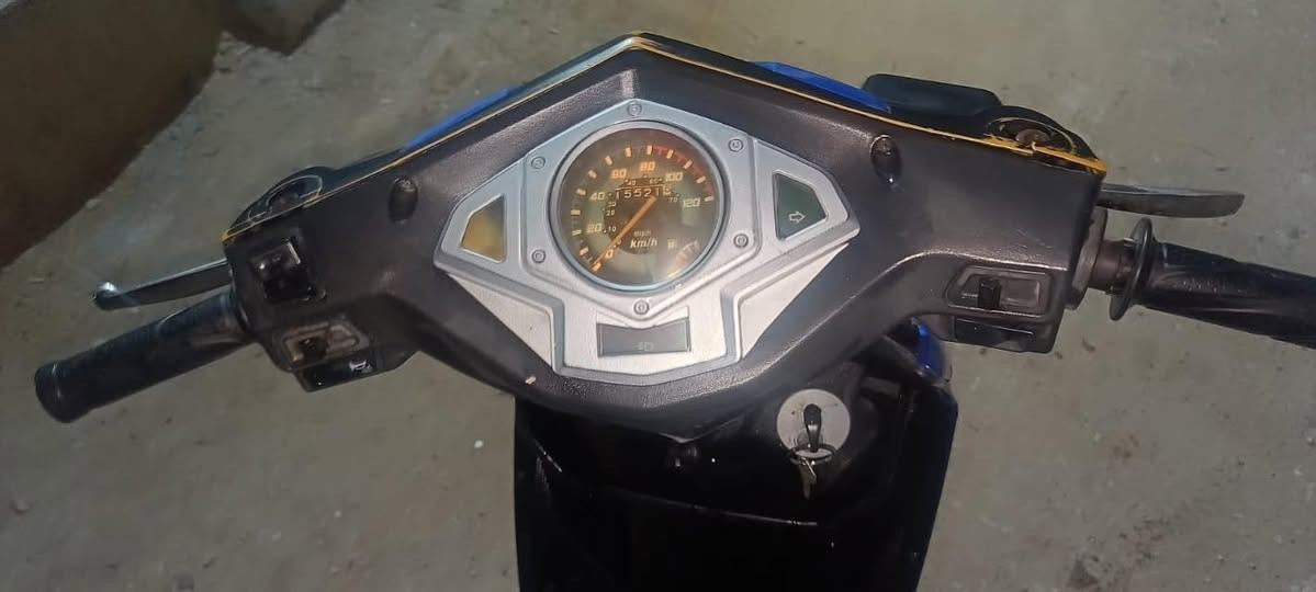 سلام عليكم سكنس  دراجه نضيفه كلشي شخال نكره تشتغل 350وبيه مجال ***********
