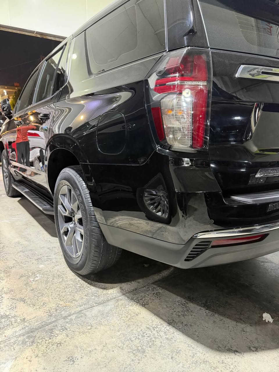 إتاهو 2022 بمحرك 5.3 V8 ومع بانوراما.     السعر ٤٣٠ ـ

المواصفات 

* محرك 5.3 لتر V8
* قوة 355 حصان
* عزم 383 رطل-قدم
* قير أوتوماتيك 10 سرعات
* دفع خلفي أو دبل (حسب النسخة)
* فتحة سقف بانوراما كهربائية مزدوجة
* شاشة 10.2 إنج
* عدادات رقمية 12 إنج
* نظام Apple CarPlay وAndroid Auto
* كاميرا 360 درجة (بعض الفئات العليا)
* رادار ومثبت سرعة ذكي
* تبريد وتسخين للمقاعد الأمامية
* نظام صوت Bose
* جنوط 22 إنج في بعض التجهيزات العالية 

رقم تليفون 
***********
*********** بغداد, العراق
