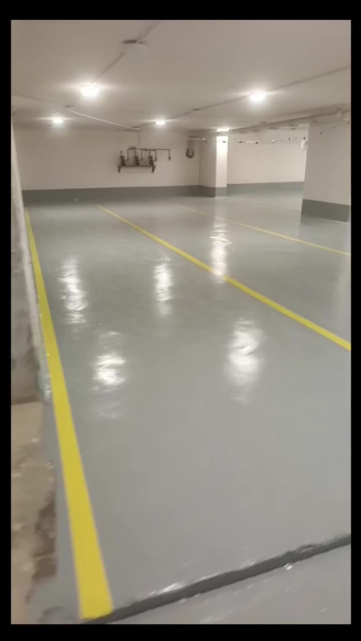 كل ما تريد معرفته عن مادة العصر: الإيبوكسي (Epoxy) 🧪👷‍♂️الإيبوكسي ليس مجرد طلاء عادي، بل هو مادة كيميائية تتكون من مركبين أساسيين: الراتنج (Resin) والمصلب (Hardener). عند خلطهما معاً بنسب دقيقة، يحدث تفاعل كيميائي يحول السائل إلى طبقة صلبة للغاية ومتينة تفوق قوة الأسمنت والسيراميك في تحمل الصدمات.لماذا أصبح الإيبوكسي الخيار الأول عالمياً؟مقاومة مطلقة: مضاد للرطوبة، المياه، والكيماويات.عزل مثالي: يمنع الترشيح تماماً ويحمي الأرضيات والأسطح.مرونة التصميم: يتيح تنفيذ أرضيات ثلاثية الأبعاد (3D)، ميتاليك، وأشكال رخامية مبهرة.تابعوا صفحتنا لتتعرفوا على أفضل طرق التطبيق وأبرز الأخطاء التي يجب تجنبها أثناء العمل! 🛠️
حوّل مساحتك إلى تحفة فنية تدوم لسنوات طويلة. تواصل معنا الآن عبر رسائل الصفحة للاستفسار عن خدماتنا ومعاينة موقعك! 📥💬  ***********‬‏
شاركنا في التعليقات: هل جربت العمل بالإيبوكسي من قبل أو شاهدت تصميماته؟ 💬👇
