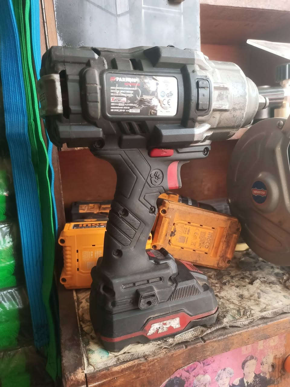 سلام وعليكم دريل الماني اصلي طوبه حمره دريل راقي والله مستخدم وشغال على فحص تريده فارغ سعره 15 تريد بطاريته ويه سعر بطاريه 15 يصير 30 بدون شاحنه مكاني ديالى بعقوبة تحرير ***********
